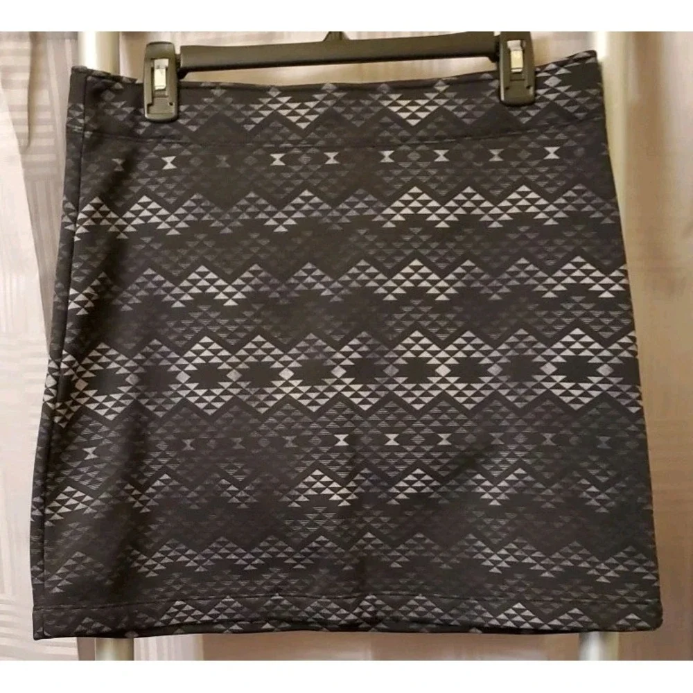 Athleta Black Skirt Medium Geometric Pull On‎ Athleisure Casual
